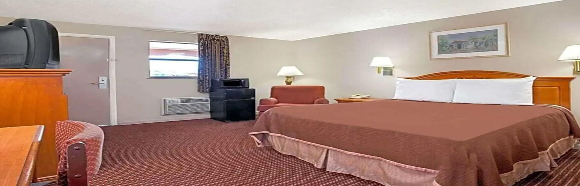 Airport Inn Tampa Exterior photo